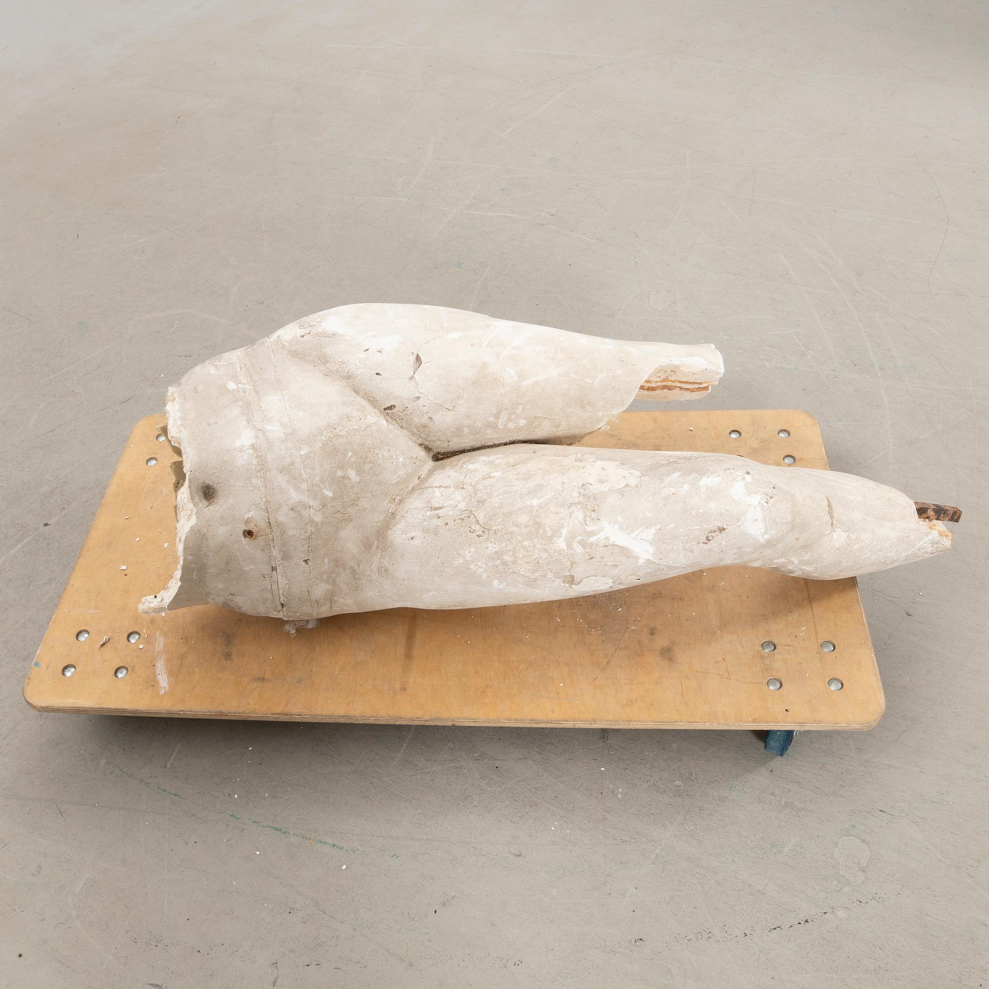 Nils Möllerberg, Sculpture model part of lower body.