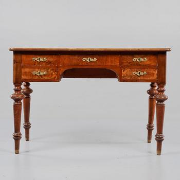 SKRIVBORD, nyrenässans, 1800-talets slut.