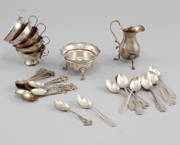 PARTI SILVER, 31 delar, Stockholm och England, 1800- och 1900-tal. Vikt ca 565 g.