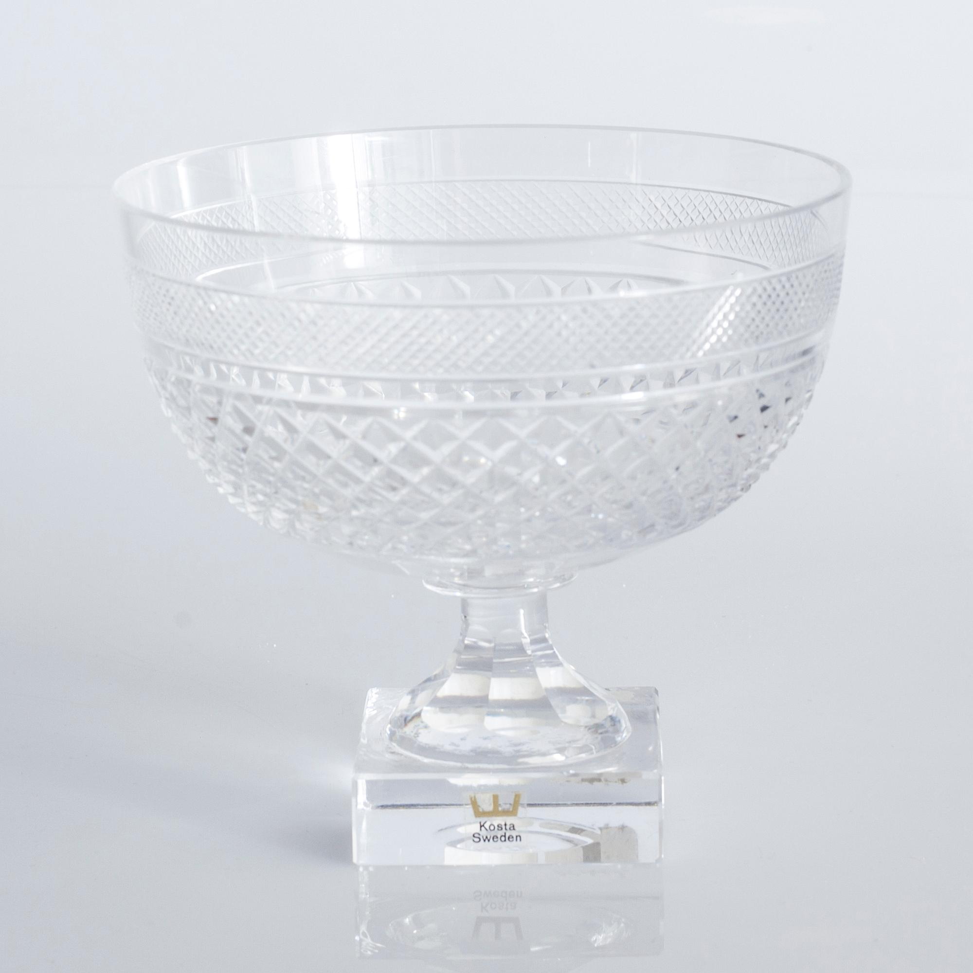 Four glass bowls on foot, "Kent", by Elis Bergh for Kosta, second half of the 20th century.