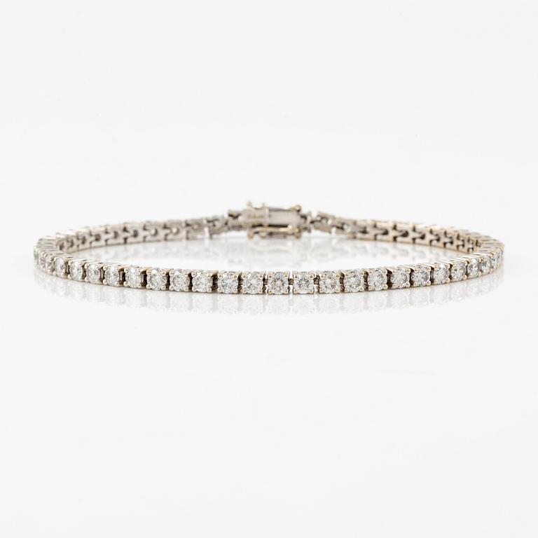 Tennis bracelet 18K white gold with round brilliant-cut diamonds.