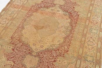 An antique Kayseri carpet, central Anatolia approx. 294 x 182 cm.