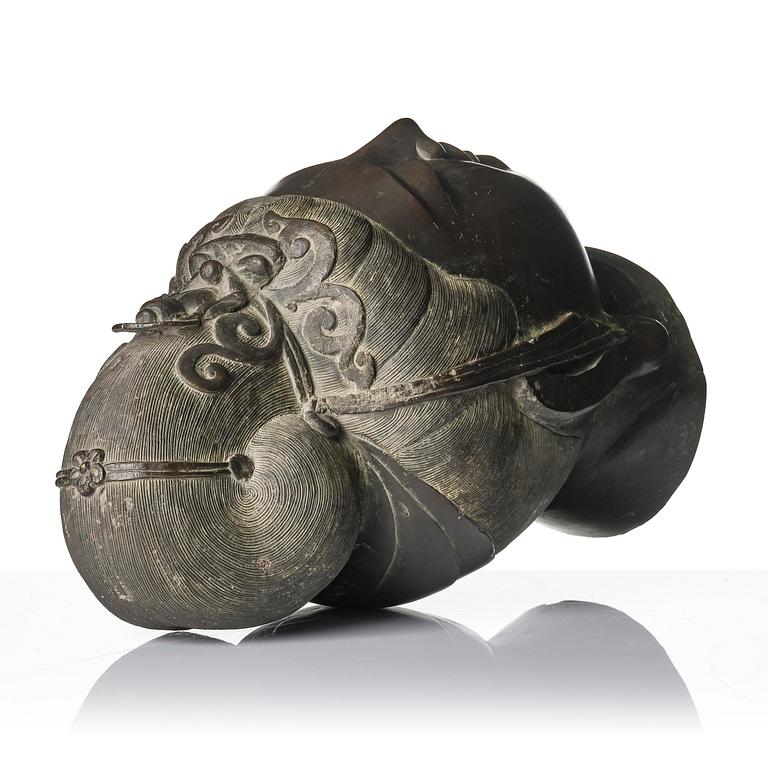 A large Chinese bronze head of Guanyin, late Qing dynasty, 19th century/around 1900.