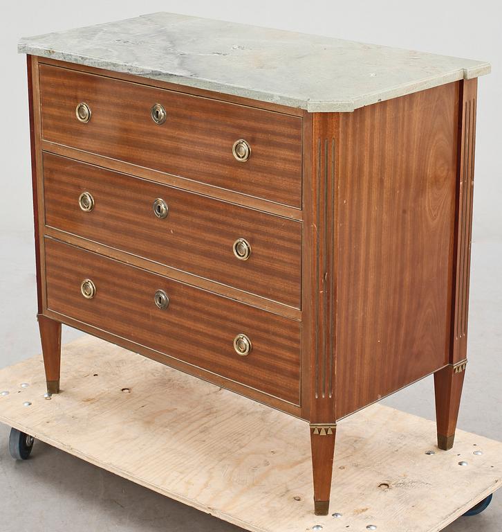 BYRÅ, sengustaviansk stil, 1900-talets första hälft.