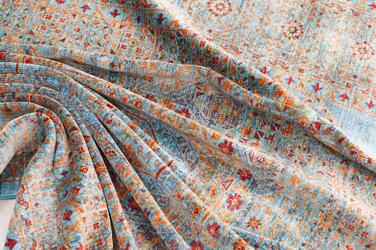 An oriental carpet with a Mamluk pattern, ca 299 x 210 cm.