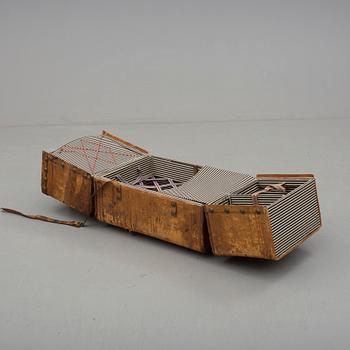 KOFFERT, 1900-talets första hälft.