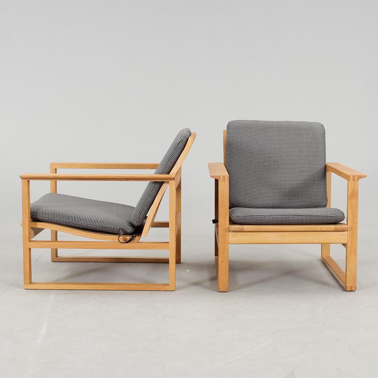 FÅTÖLJER, ett par, "Slädestolen modell 2256", Börge Mogensen, Fredericia Möbelfabrik.