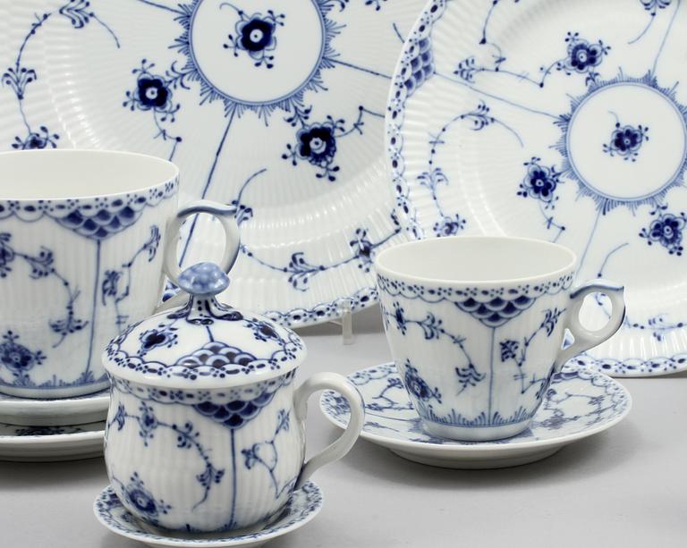 SERVISDELAR, 140 delar, "Musselmalet", porslin, Royal Copenhagen, 1900-talets andra hälft.