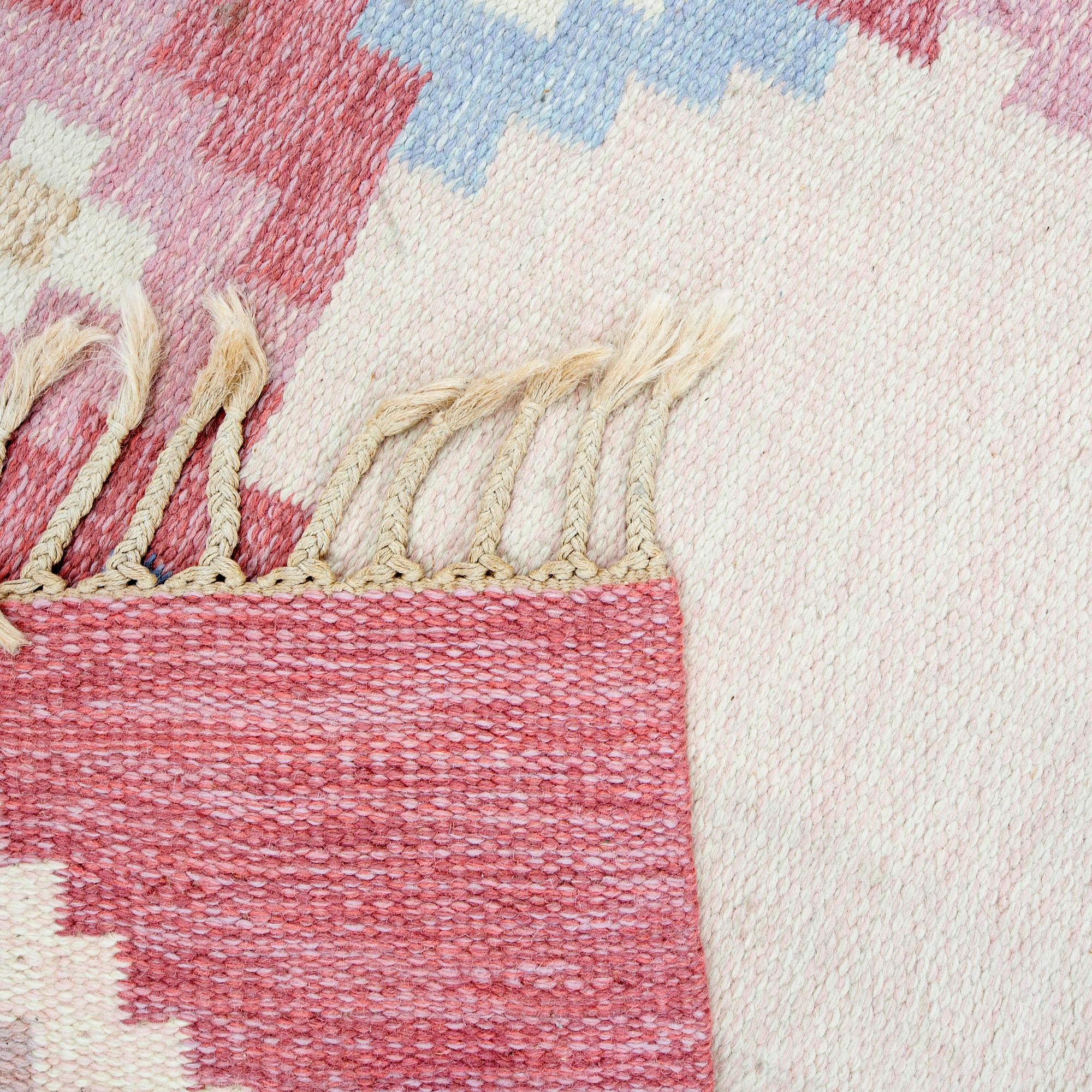 Matta rölakan signerad ILS ca 234x164 cm.