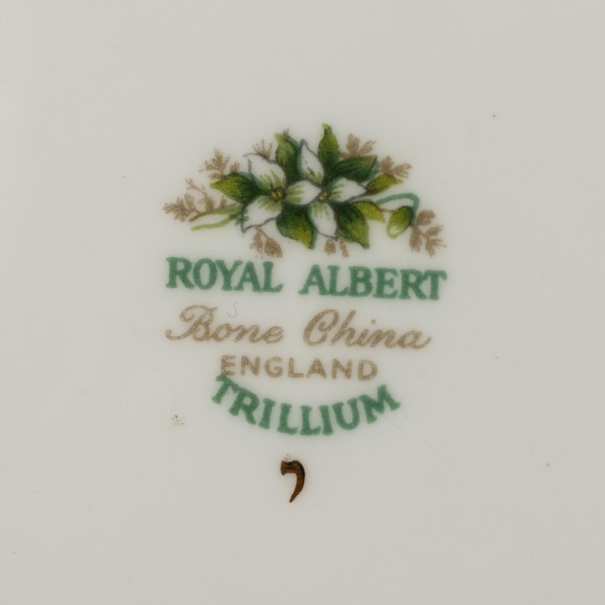 KAFFESERVIS, 29 delar, benporslin, "Trillium", Royal Albert, England, 1900-talets mitt.