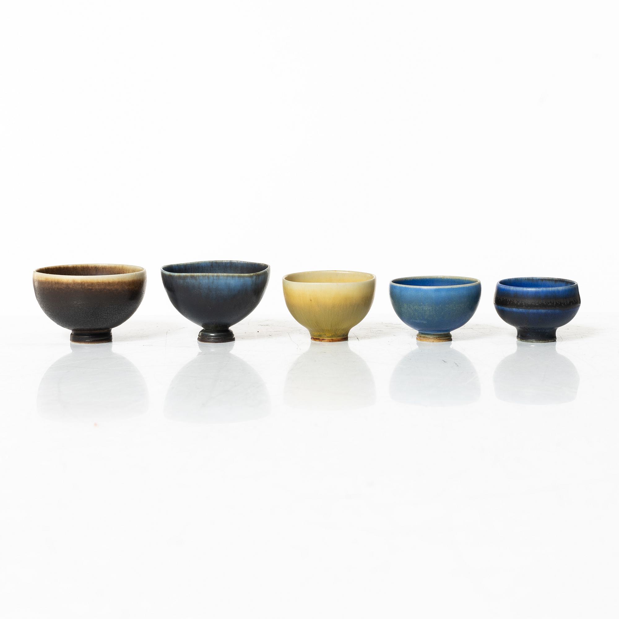 Berndt Friberg, miniatyrvaser, tio stycken, stengods, Gustavsbergs Studio 1960-/70-tal, samt bok.