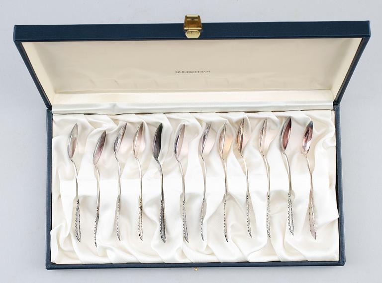 KAFFESKEDAR, 12 st, silver, modell Carmen, GAB, 1900-talets andra hälft. Total vikt ca 131 g.