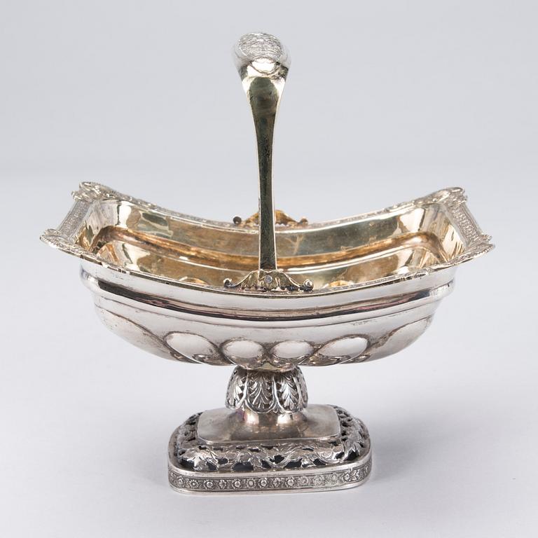 BRÖDSKÅL, silver, kontrollmästare Nikolay Dubrovin, Moskva, 1830. Vikt 310 g.