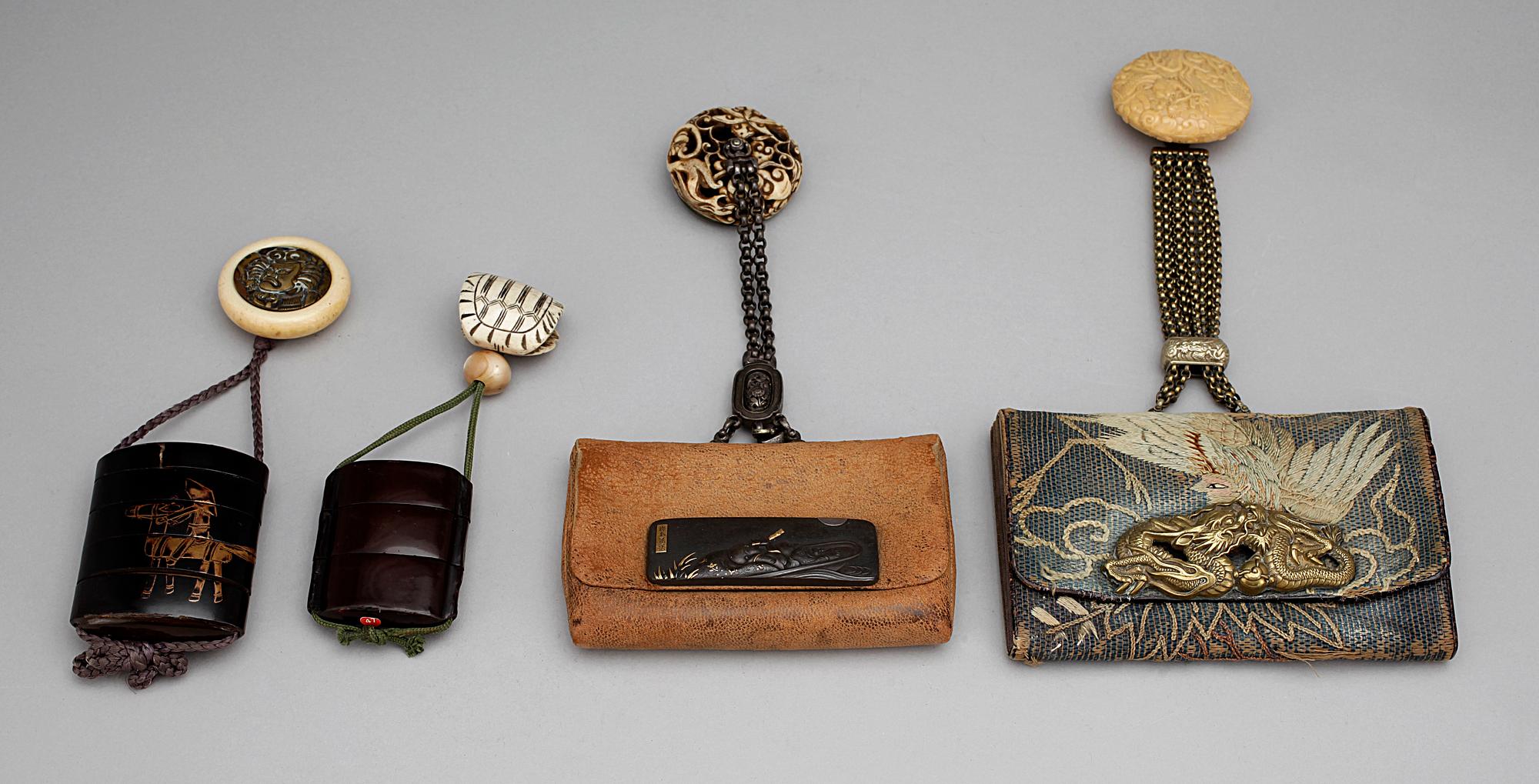 PARTI NETSUKE med PORTMONNÄ SAMT ASKAR, 4 st, 1900-talets första hälft.