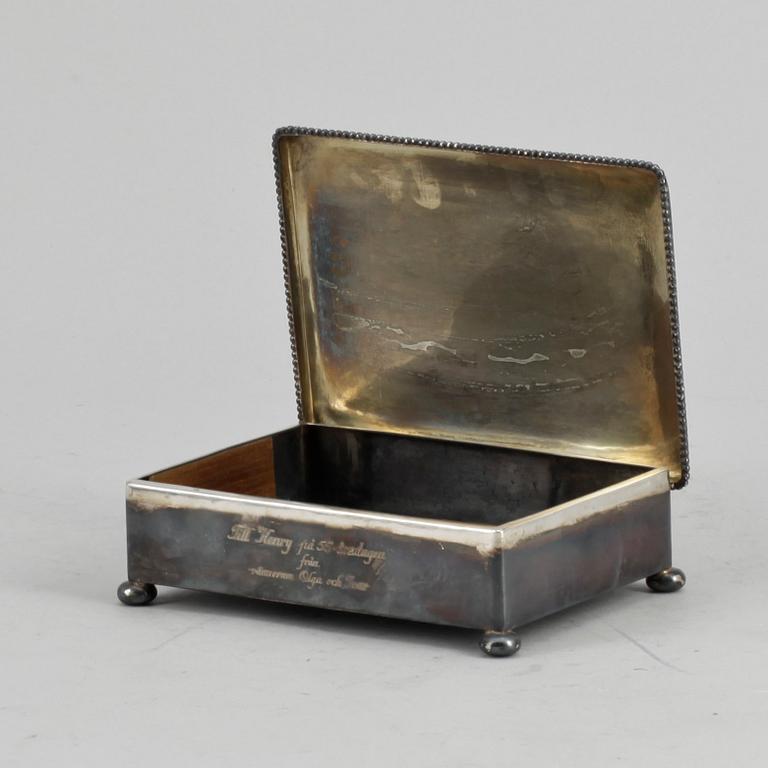 CIGARETTSKRIN, silver, K Andersson, Stockholm, 1945. Totalvikt 334 gram.