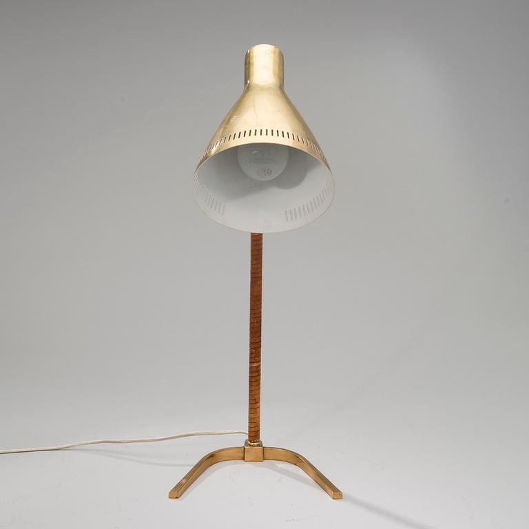 PAAVO TYNELL, TABLE LAMP, 9224. Manufactured by Idman Oy. 1950s.