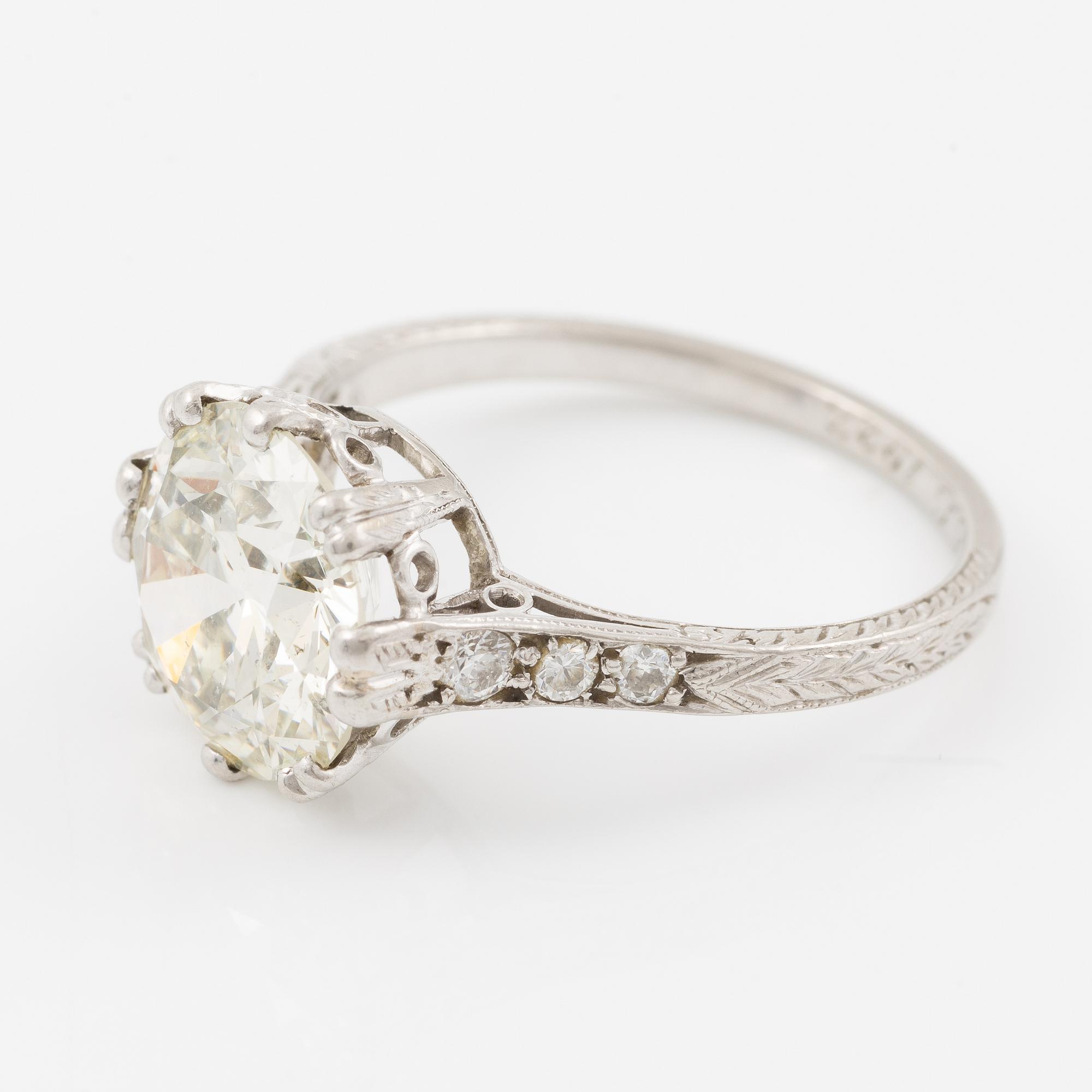 Ring, platinum with a brilliant-cut diamond approximately 3.50 ct.