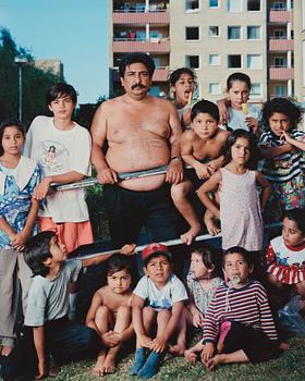 "Romer utanför tillfällig gudstjänstlokal, Rosengård, Malmö 1994".