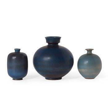 164. Berndt Friberg, a set of three stoneware vases, Gustavsberg studio, Sweden 1967, -69 and -72.