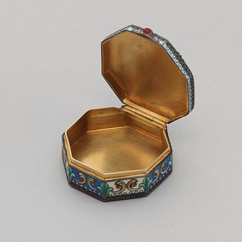 A Russian 20th century silver-gilt and enamel box, unidentified makers mark, Moscow 1908-1917.