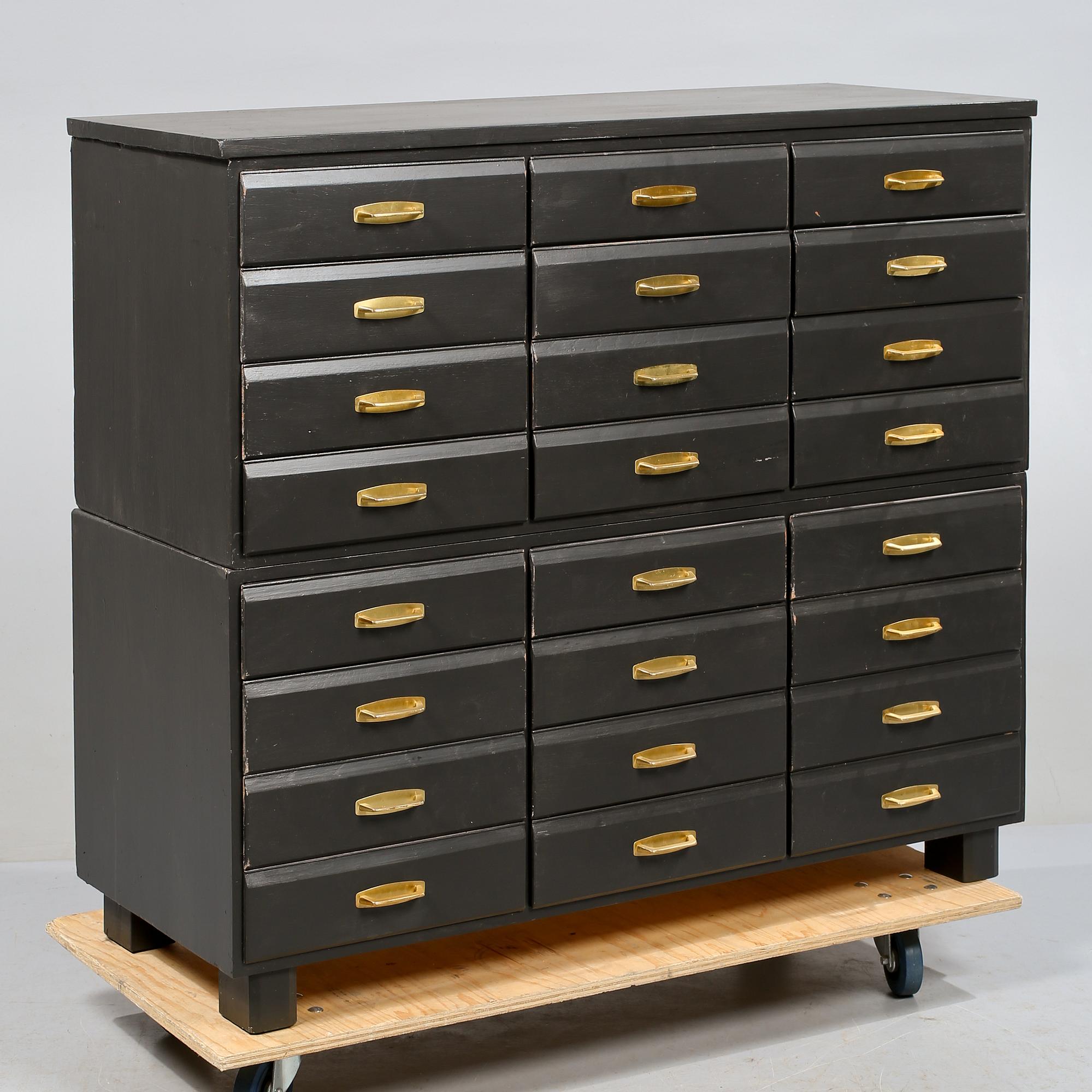 APOTEKSSKÅP, 1900-talets andra hälft.