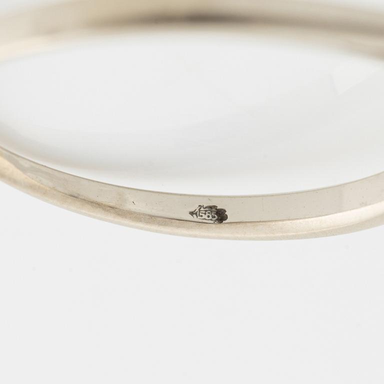 A 14K gold ring set with a round brilliant-cut diamond.