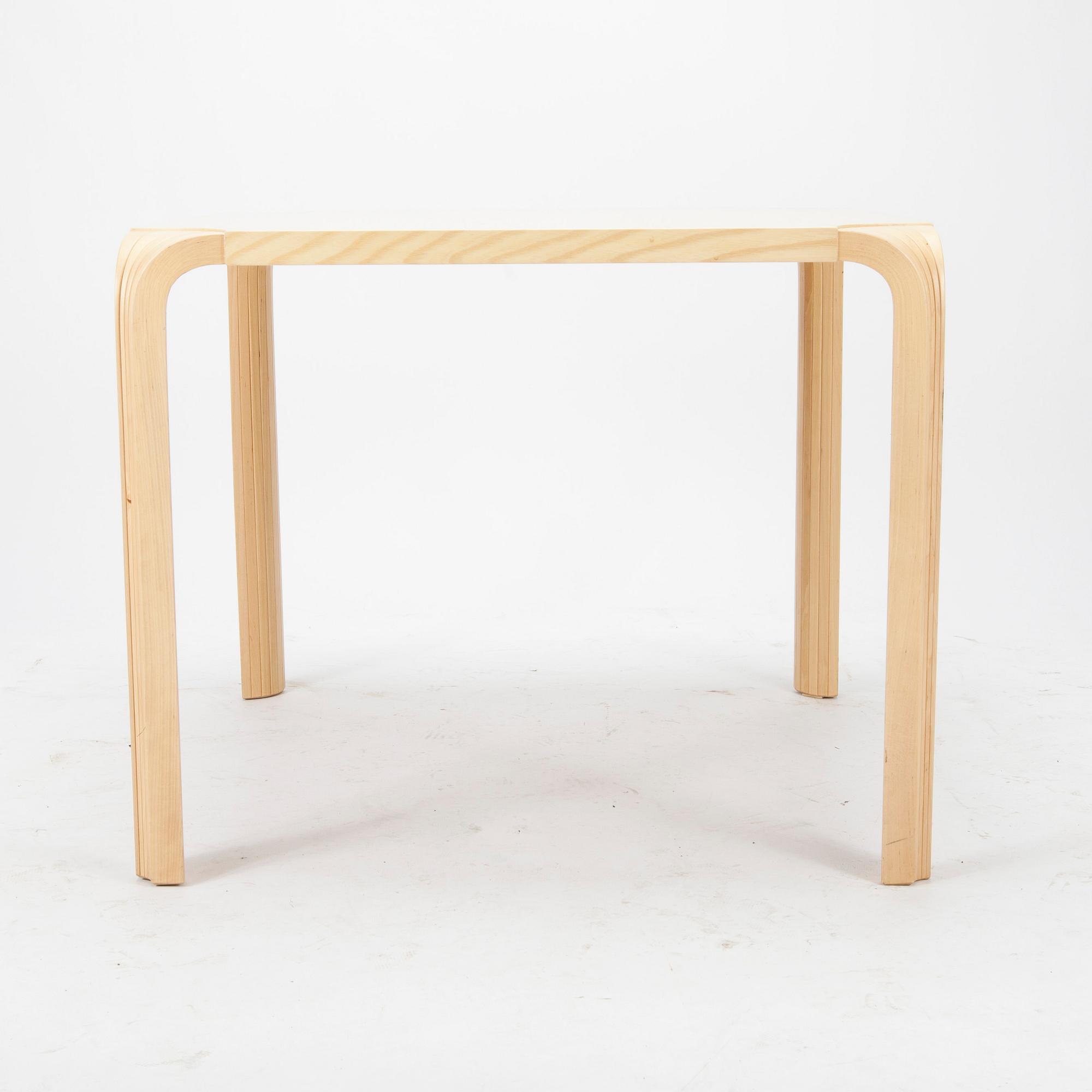 BORD, modell MX800c, Alvar Aalto, Artek 1900-talets slut.