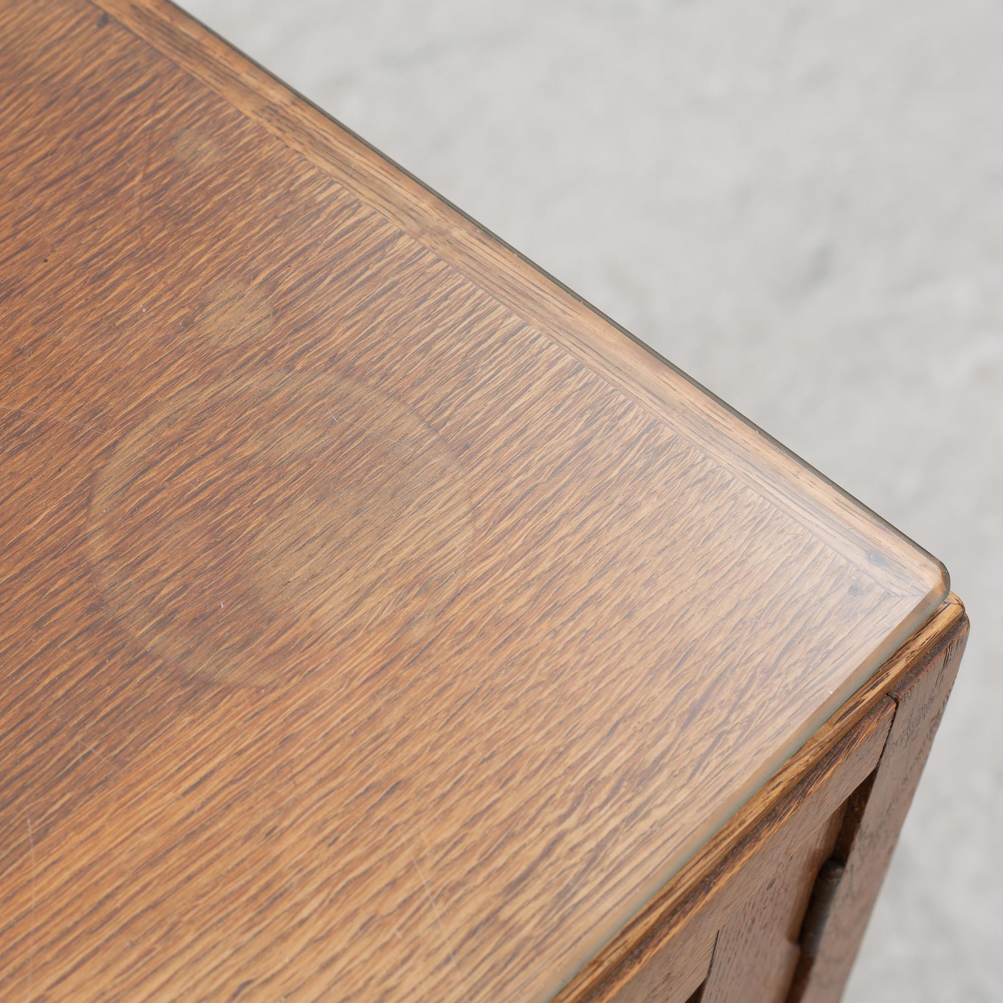 A display cabinet, first half of the 20th century.