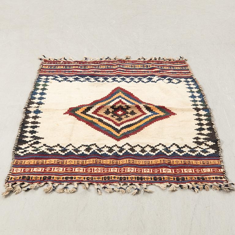 Matta Kashgai sofreh antik ca 128x100 cm.