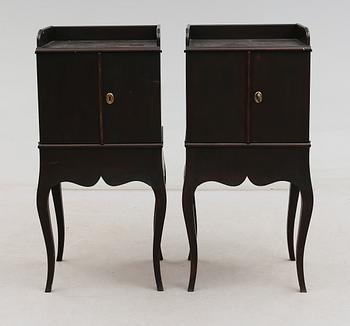 SÄNGBORD, 1 par, rokokostil, för Nationalmuseum, 1900-talets andra hälft.