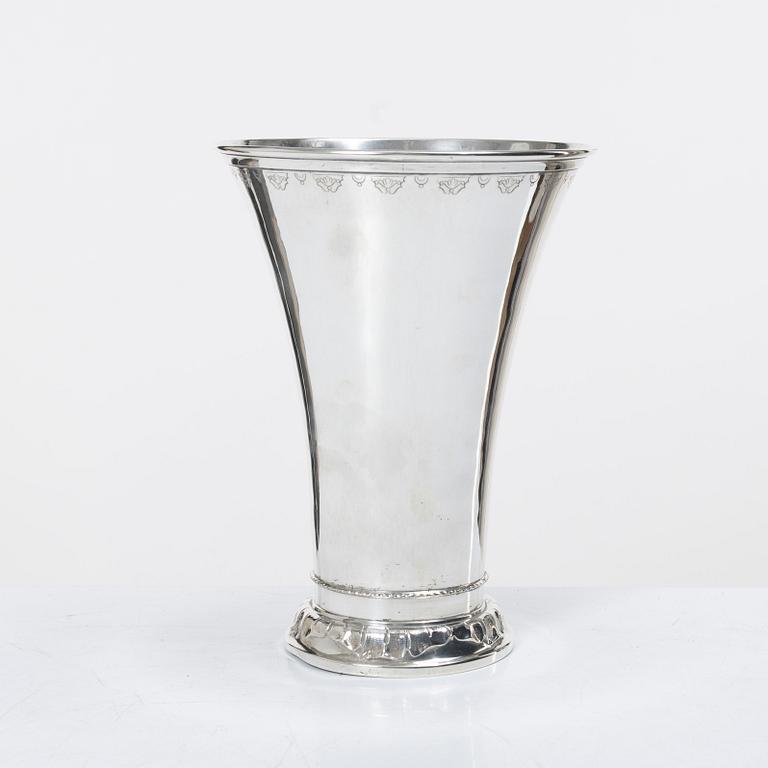 Guldsmedsaktiebolaget (GAB), A Swedish silver beaker, Stockholm 1936.