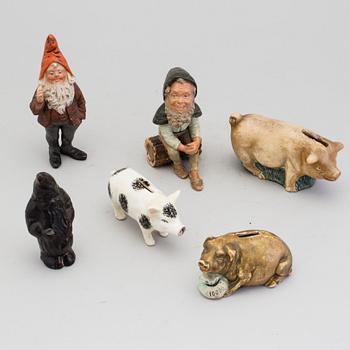 A lot of six pottery figurines 19/20th century.