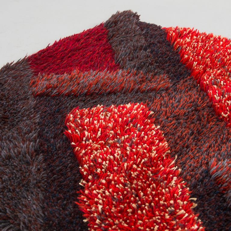 Riitta Aaltonen, A rya rug, model for Riitta Aaltonen Ryijykutomo. Circa 90 x 70 cm.
