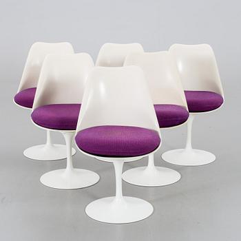 A SET OF 6 EERO SAARINEN "TULIP" CHAIRS.