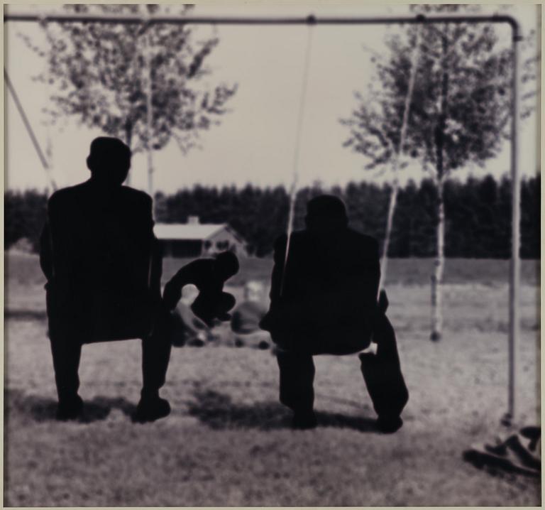 Maria Miesenberger, "Utan titel (Männen i gungan)", 1996.