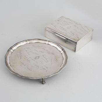 FAT samt SKRIN, silver, Mappin & Webb, Sheffield, omkring 1900-talets mitt. Fatets vikt 558 g.