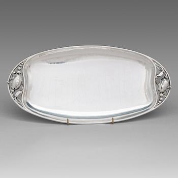 Georg Jensen, serveringsfat, "Magnolia/Blossom", sterlingsilver, design nr 2D. Köpenhamn, 1900-talets mitt.