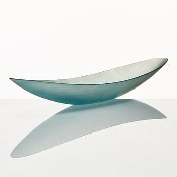 Ludovico Diaz de Santillana & Tobia Scarpa, a blue glass "Canoa Battuti" dish, Venini, Murano, Italy 2002.