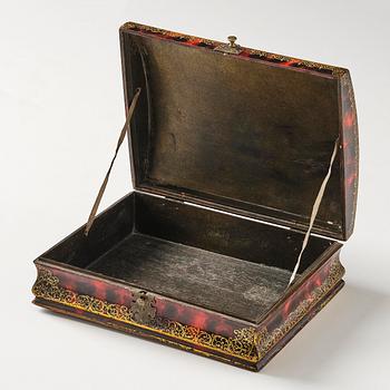 A late baroque faux-tortoise wig box, 18th century.