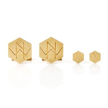 507. Wiwen Nilsson, a pair of cufflinks and a pair of shirt studs,  18K gold, Lund 1945.