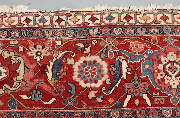 A carpet, an antique Heriz, ca 564,5 x 587,5 x 376,5-380 cm.