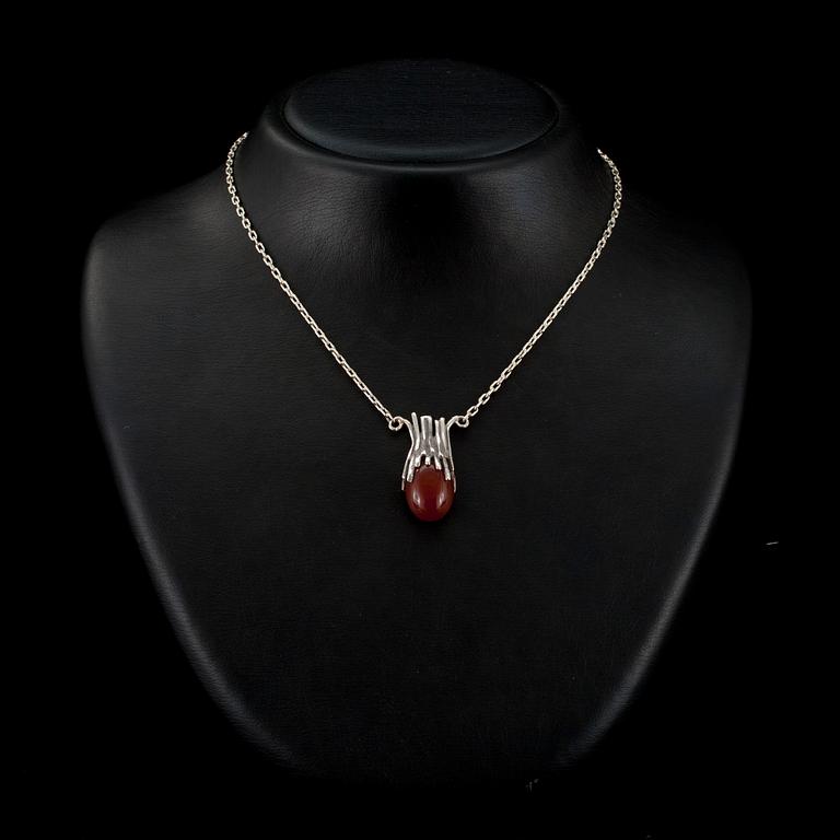 ERÄ KAULAKORUJA, 4 kpl. Hopeaa. Paino 177 g.