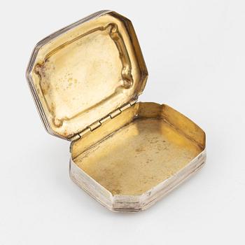 A silver-gilt snuffbox, possibly mark of C. Klepperbein Malmö 1695-1710) .