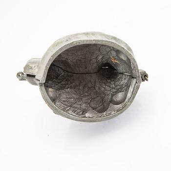 A set of four pewter icecream moulds around 1900.