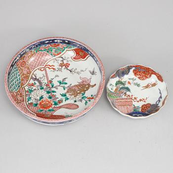 Two Japanese imari bowls, Meiji period (1868-1912).