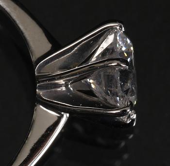 RING, 14 K vitguld med en briljant, ca 1,75 ct.