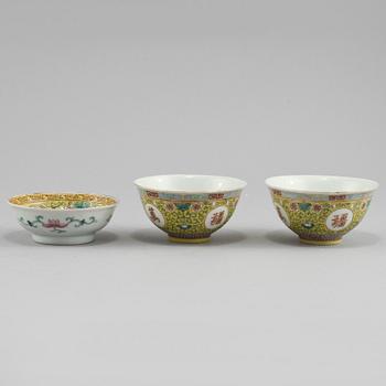 SKÅLAR, 3 st, porslin, Kina, 1900-tal, märkta med Guangxu sex karaktärers märke.