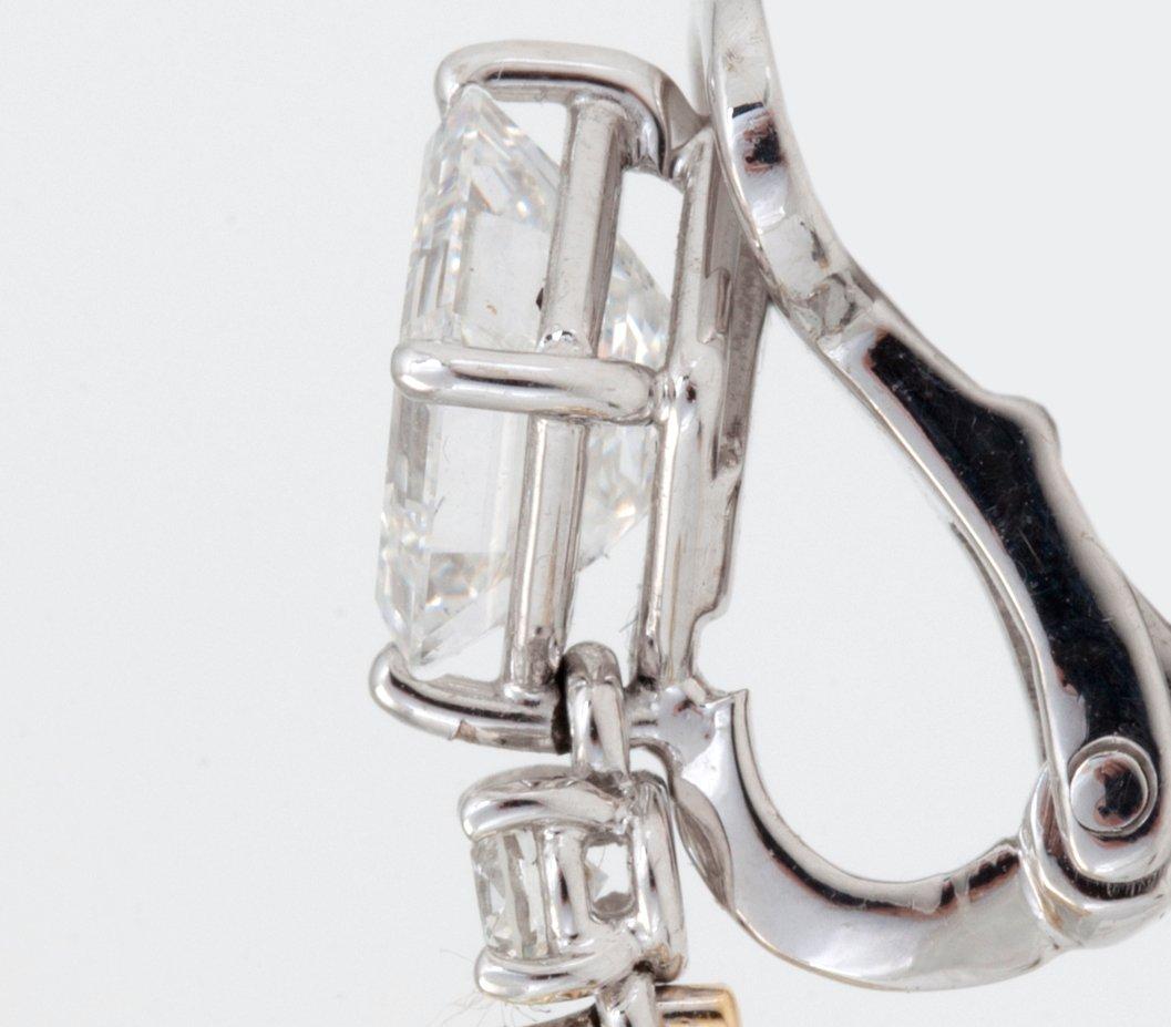 ÖRHÄNGEN med fancy light yellow samt färglösa diamanter, totalt 8.07ct.