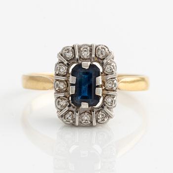 Ring, carmoséring, 18K guld med safir och små åttkantslipade diamanter.