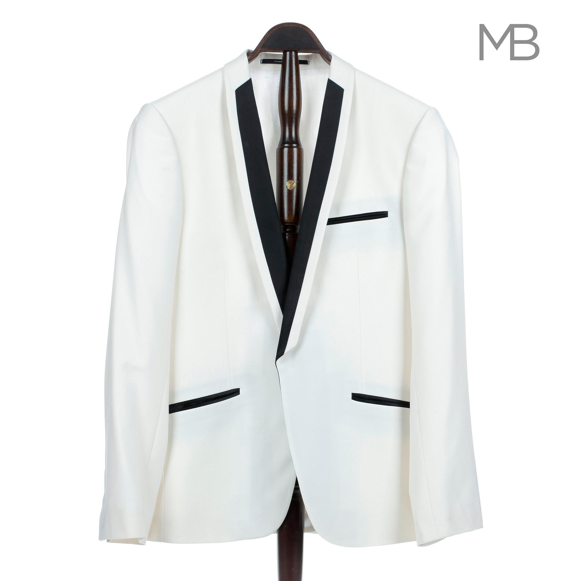 TIGER OF SWEDEN, a men´s white and black tuxedo with jacket and pants, size 48.